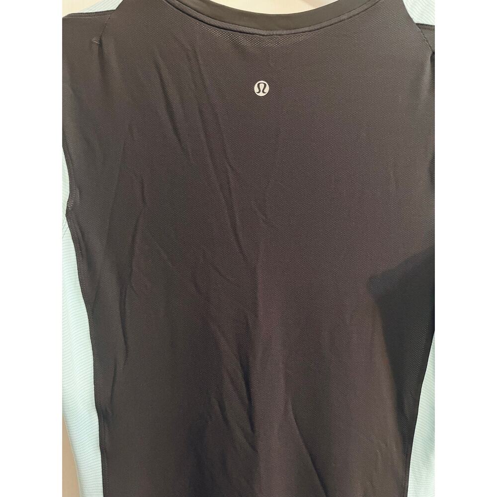 lululemon tee - Picture 4 of 4